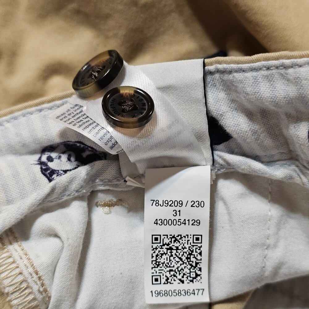 Disney X Tommy Hilfiger Mickey Mouse Flex Chino Shorts Beige Size 31 - Picture 9 of 12